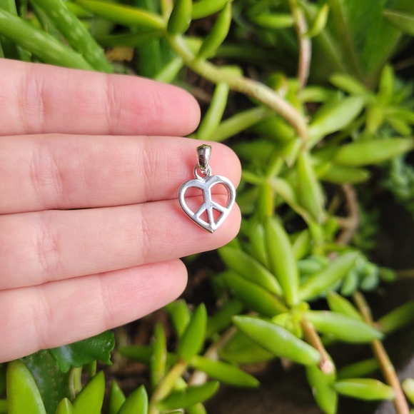 New Solid 925 Sterling Silver Dainty Peace Sign Heart Pendant - Picture 2 of 7
